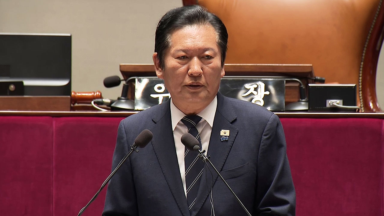 "정권은 짧다"에 "대단한 실언"…면전서 사퇴 요구