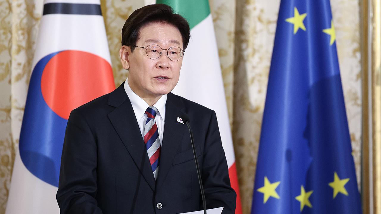 이 대통령 지지율 57% 3주 전보다 7%p 하락 [한국갤럽]