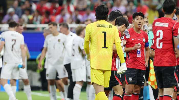 The 2026 FIFA World Cup Group A opening match between South Korea and the Czech Republic at Guadalajara Stadium in Zapopan, Mexico, on June 11 (local time). Son Heung-min drinks water during a hydration break. (Photo: Yonhap News)