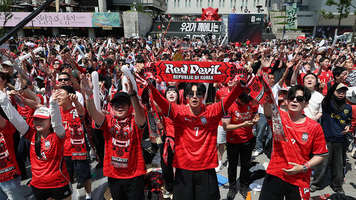 Citizens cheer during a public viewing of the 2026 FIFA World Cup Group A match between South Korea and the Czech Republic at Gwanghwamun Square in Sejong-daero, Seoul, on June 12. (Photo: Yonhap News)