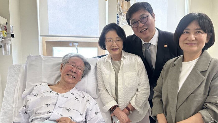 Minister of Culture, Sports and Tourism Choi Whee-young Visits Hospitalized Actor Choi Bul-am