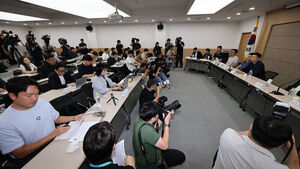 Jamsil Protest Enters 11th Day; KSOC Requests Police Intervention as Jeon Han-gil Files Complaint Against NEC