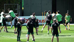 Mexico Prepares for South Korea Match with Physical and Aerial Training
