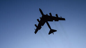 미 B-52 폭격기, 이륙 직후 추락&hellip;"탑승자 8명 전원 사망 추정"