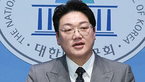 Lee Hwa-young's Former Attorney Seol Ju-wan Says 'No Trace of Salmon or Drinking Party in Prosecutor's Office'