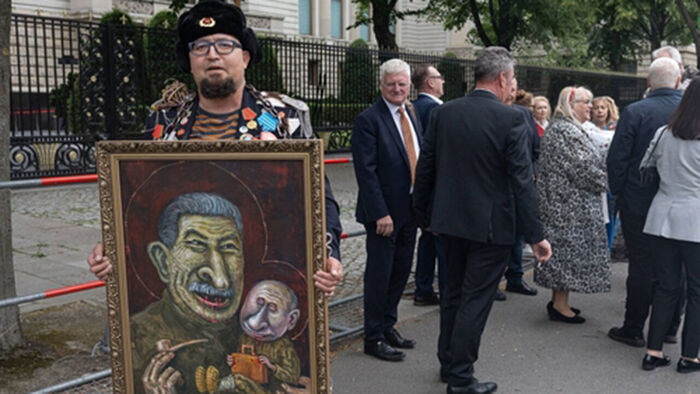 Russian Dissident Satirist Known for Putin Caricatures Killed in Poland