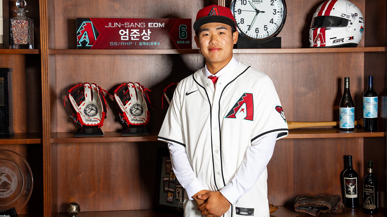 투타 겸업 유망주 엄준상, MLB 애리조나와 150만 달러에 계약