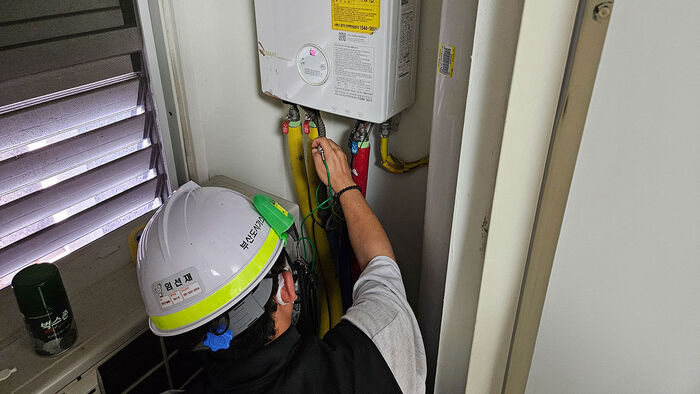 Suspected hydrogen sulfide gas leak at a daycare center in Busanjin-gu, Busan