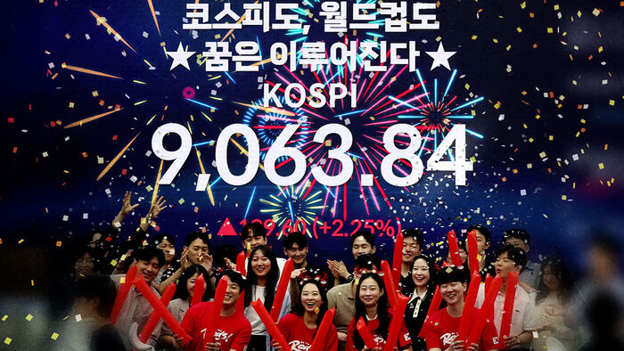 How Far Will the KOSPI Rise? Reaches Historic '9,000' for the First Time