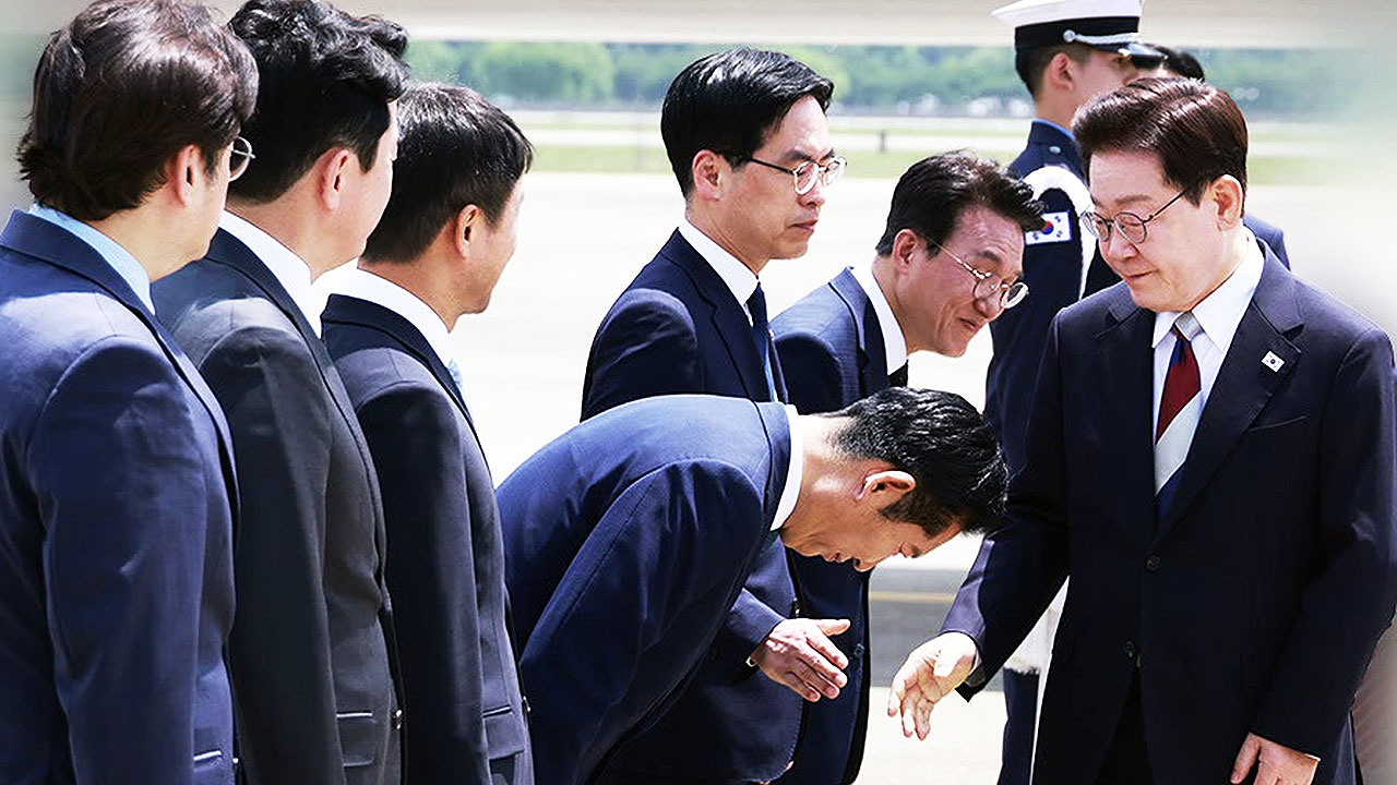 귀국 마중 나가 '90도 인사'…"젖으며 가는 게 인생"