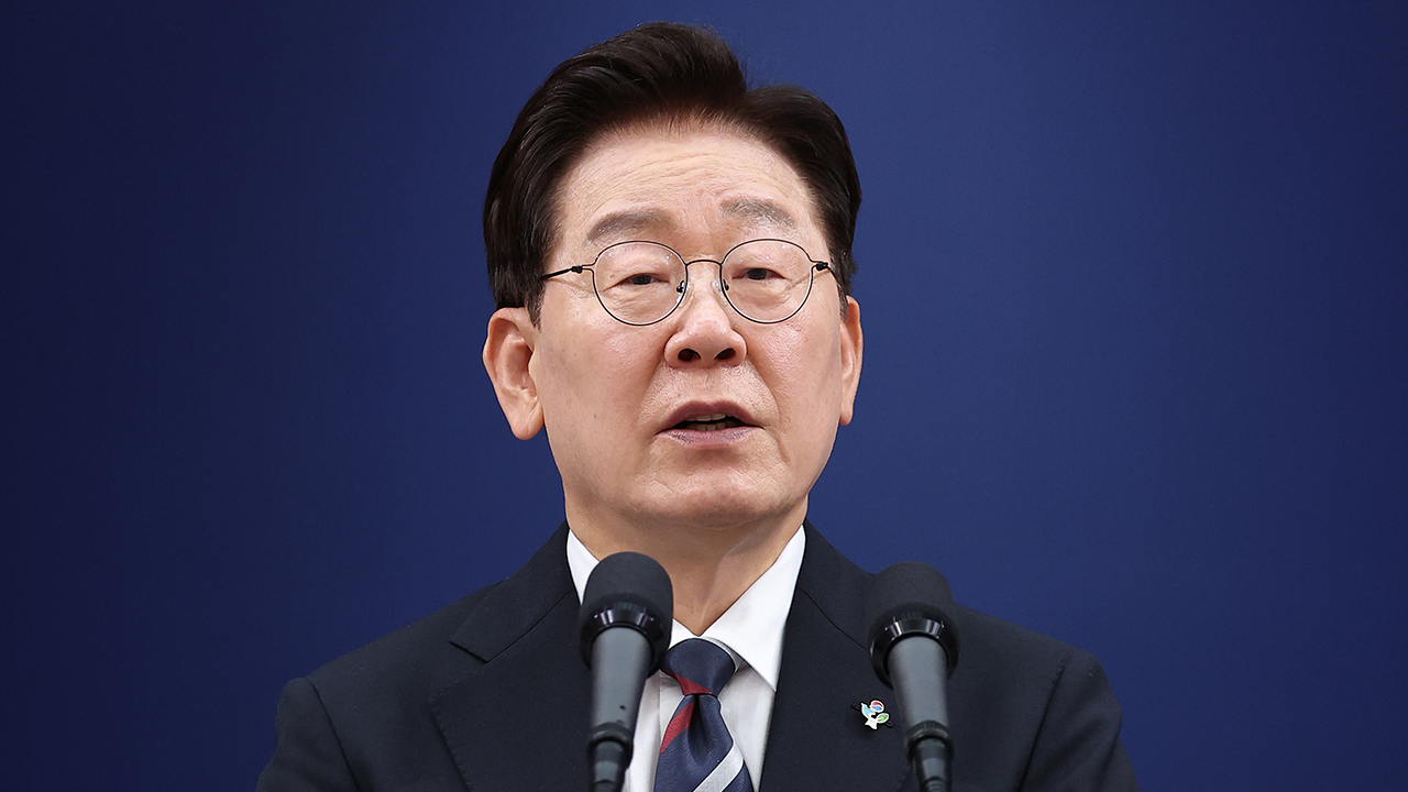 [속보] 이 대통령 "선관위 원포인트 개헌이라도 해야…필요시 대통령 발의"