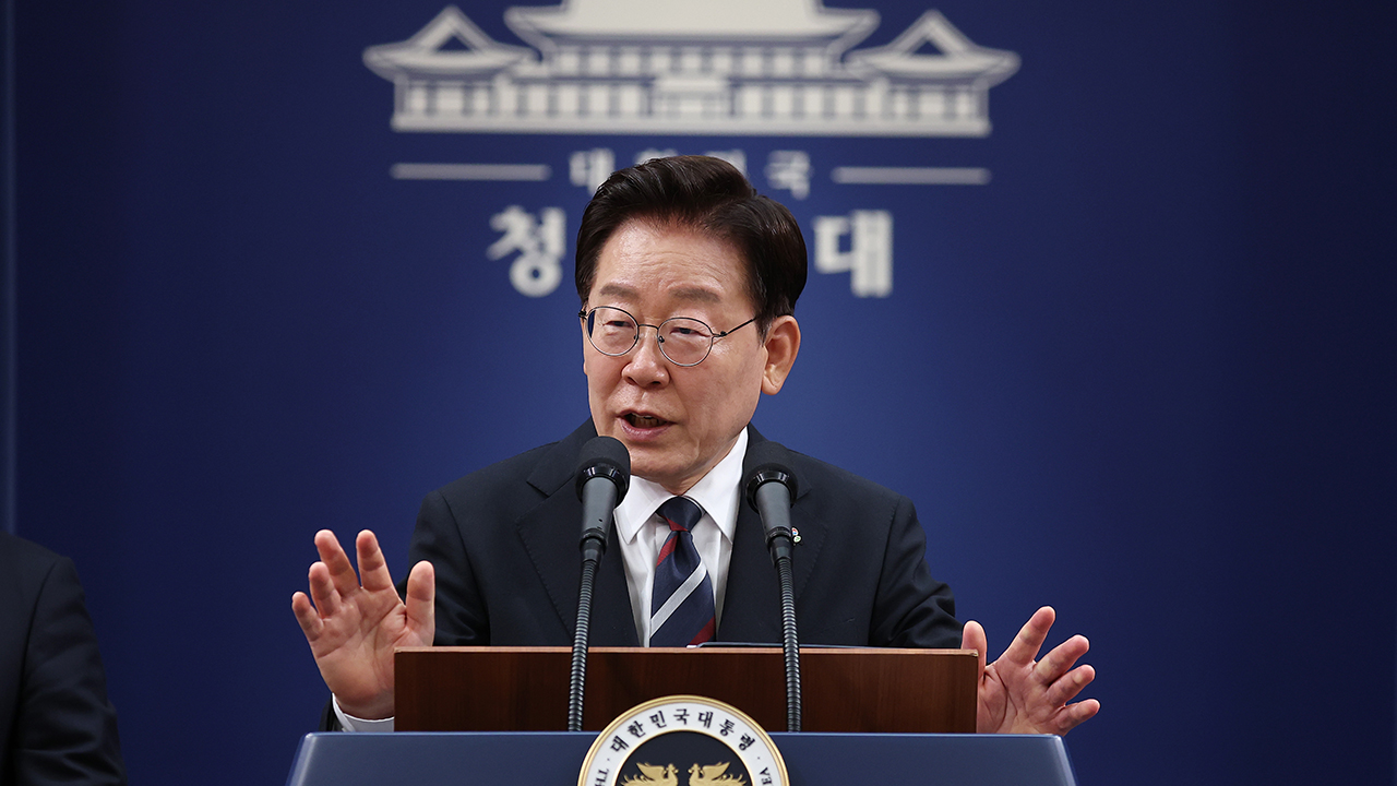 이 대통령 "당정, 갈등 있는 것처럼 보여…격려·지적할 수 있어"