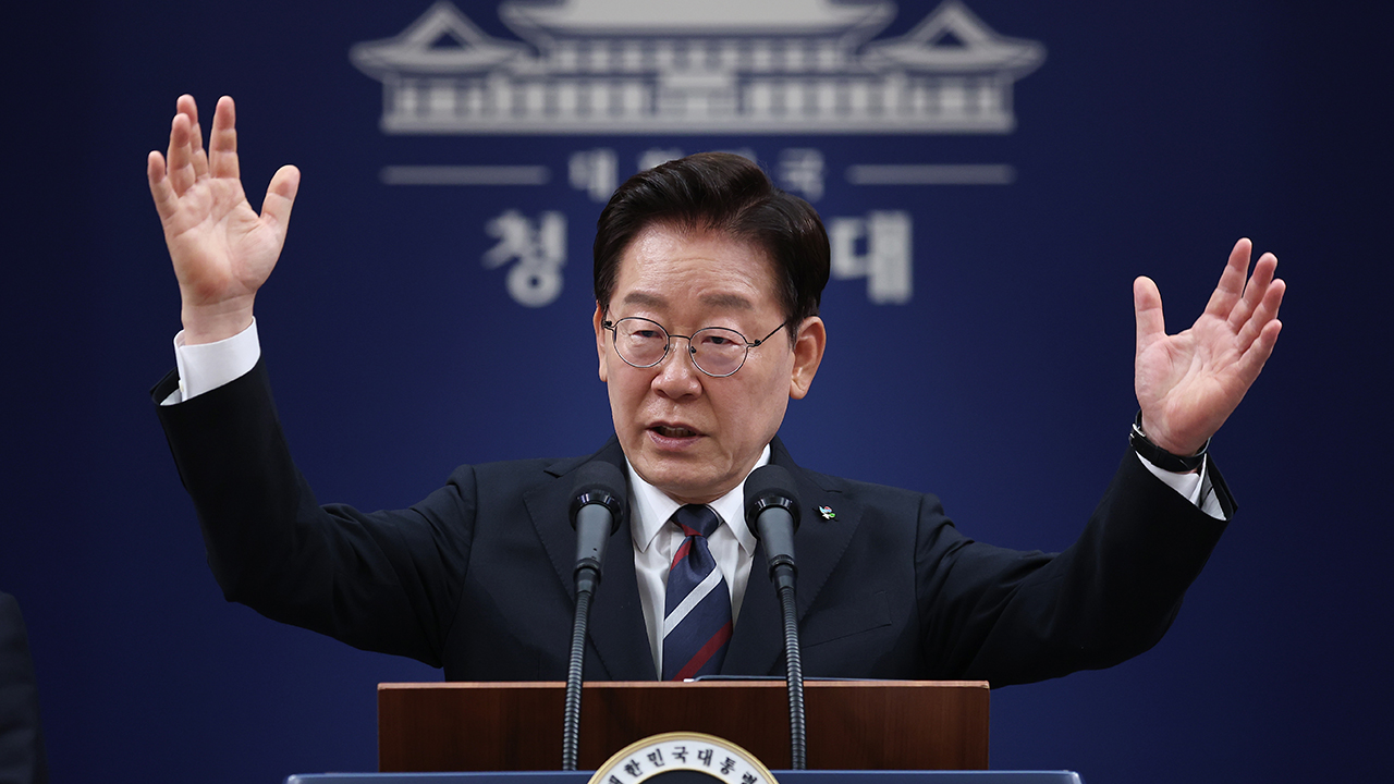 이 대통령 "당정 잘 되기위한 과정…여당 내부, 원수처럼 싸워선 안돼"