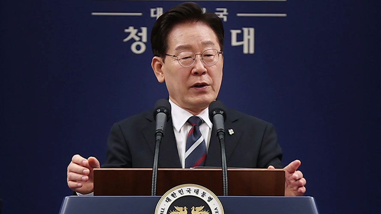 "트럼프, 군함 10척 건조 요청"…'당정 갈등' 언급도
