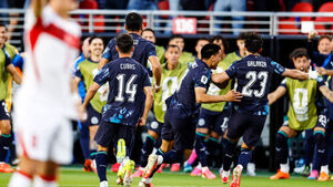 Paraguay Overcomes 'Mouth-Covering Ejection' to Defeat Türkiye