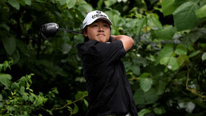 Kim Seong-hyeon Maintains Lead in 3rd Round of KPGA Hana Bank Invitational with 'Shot Eagle'