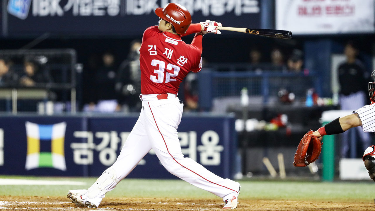 SSG 김재환, 역대 59번째 3연타석 홈런 폭발