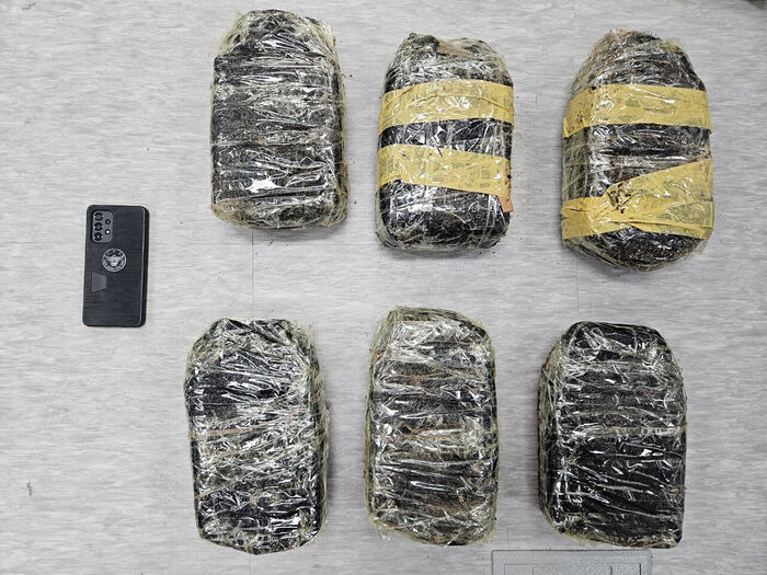 Drugs buried in a hillside (Photo: Incheon Metropolitan Police Agency, Yonhap News)