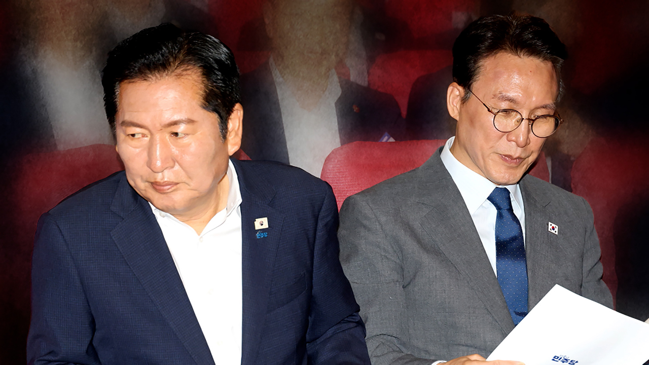 나란히 당 행사에 오더니…정청래·김민석 미묘한 신경전