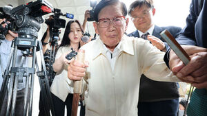 Joint Investigation Team Seeks Arrest Warrant for 95-Year-Old Shincheonji Leader Lee Man-hee Over 'Forced Party Membership' Allegations
