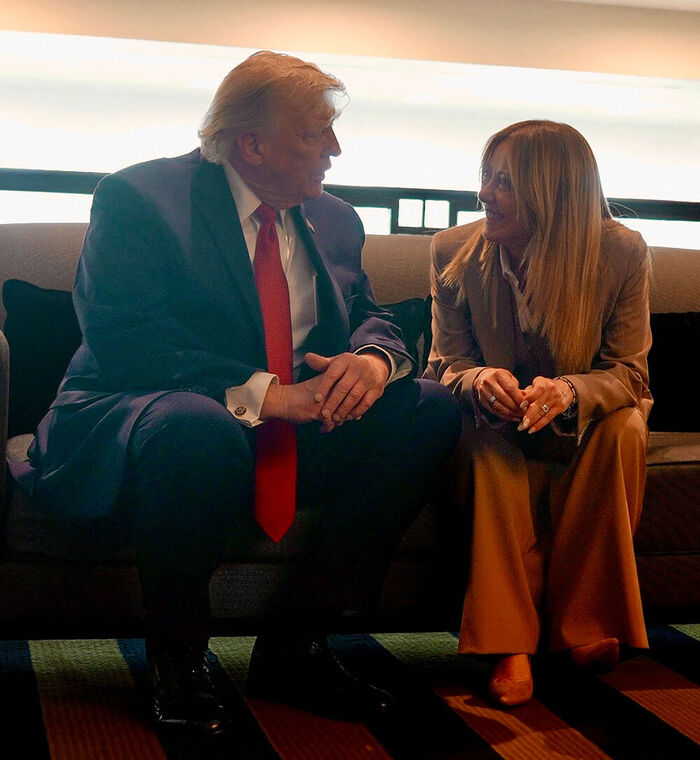 The controversial photo showing US President Trump and Italian Prime Minister Meloni in conversation (Photo: AFP, Yonhap News)