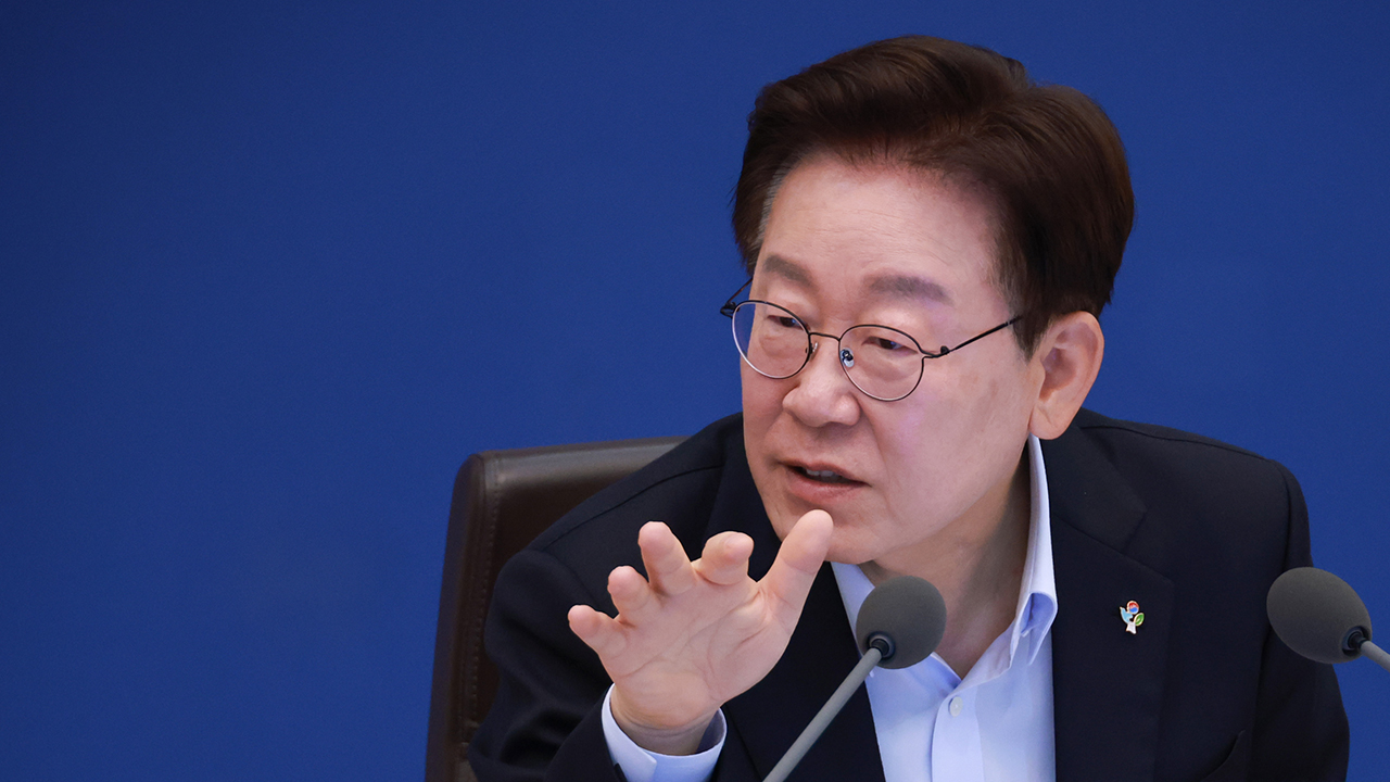 이 대통령  "가짜뉴스, 엄청난 사회적 갈등·대립 초래…엄정 대응해야"