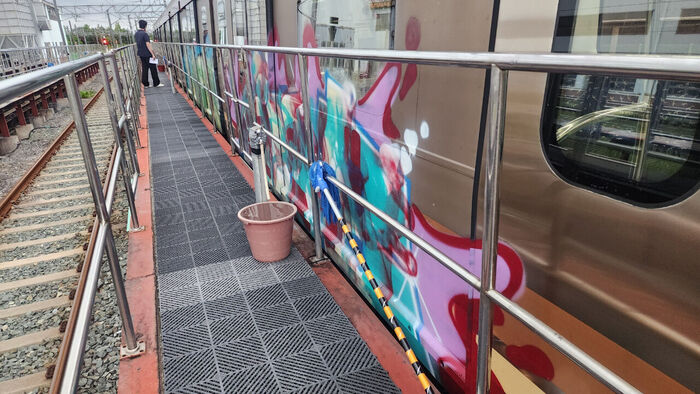 Graffiti on a Busan Metro train (Photo: Provided by Busan Transportation Corporation, Yonhap News)
