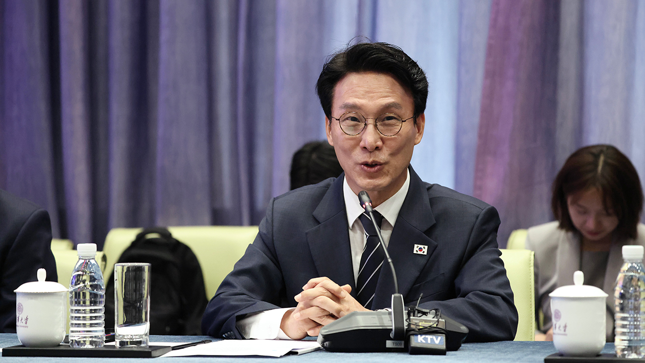 김민석 총리, 모교 칭화대 방문…방중 이틀째 첨단산업 일정 소화도