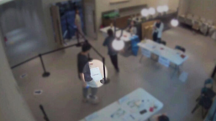 [단독] 쇼핑백에 넣어 부랴부랴&hellip;투표 중단됐던 그날 (풀영상)