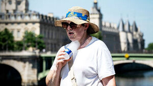 '44°C in Paris' Europe Sweltering in Record Heat; Canals Turned Into Swimming Pools