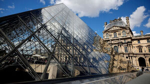 Louvre Museum to Close Early Due to Heatwave; Rome Also on Red Alert