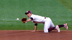 Kiwoom's Seo Geon-chang Shows Off Sensational Defense with Catch on Potential Hit