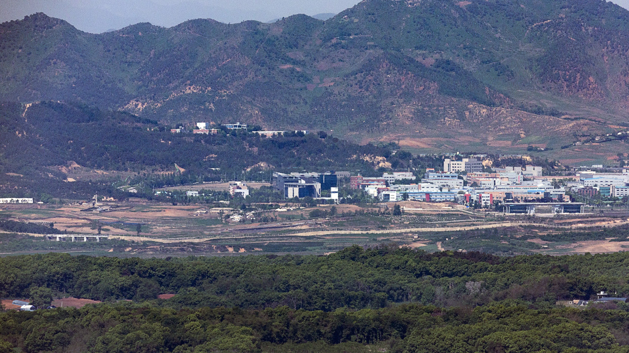 유엔사 "북한 활동 정전협정 위반 아냐" 팩트시트…한국 입장 정면 반박