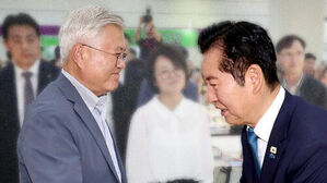 "Looking Only at Party Sentiment": Jung Chung-rae Resigns, Signaling Bid for Consecutive Term After Meeting Moon Jae-in