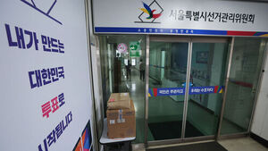 Joint Investigation Team Questions Two Songpa Election Commission Officials; Analysis of Seized Materials Underway