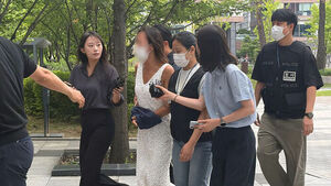 Woman in Her 40s Faces Arrest Warrant Hearing for Spitting on Police at Jamsil Vote Counting Station Protest