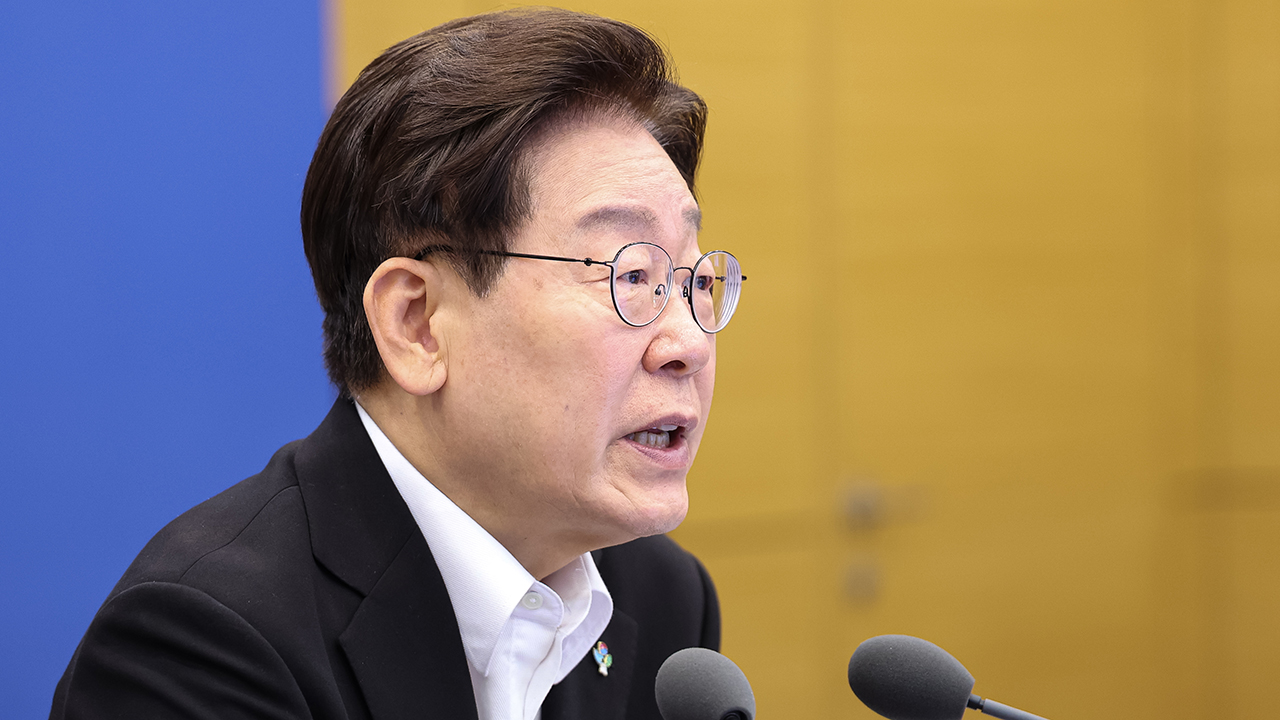 이 대통령 "전략산업 다극화 필수…충청·영호남 등으로 확대"