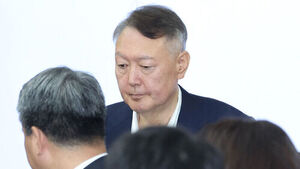 Appeals Trial Resumes for 'Insurrection Ringleader' Yoon Suk-yeol, Who Reiterates 'Message-Style Martial Law' Claim