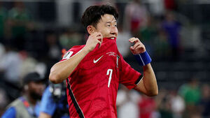 Son Heung-min Holds Head in Shock After Defeat: "I Feel Sorry I Couldn't Help More"