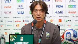 Coach Hong Myung-bo Fails to Explain 'Why Third in Group?': 'We Went with the Worst-Case Scenario'
