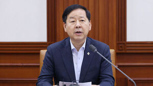 Koo Yun-cheol: 'Petroleum Price Ceiling to Be Lowered Today, Maintained Until Prices Stabilize'