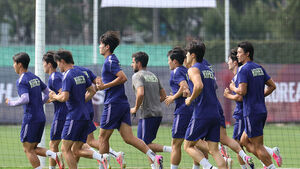 Hong Myung-bo's Squad Returns to Training at Base Camp Amid Tense Wait