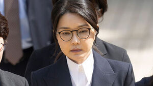 Court Rules Kim Keon-hee Accepted 'Van Cleef Necklace' in Exchange for Mediation