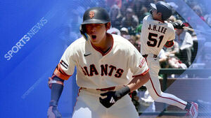 Lee Jung-hoo Hits 3-Run Triple with Bases Loaded, Extends Extra-Base Hit Streak to Three Games
