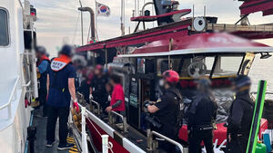 Fishing Boat Takes on Water Off Incheon Coast; All 22 People Rescued