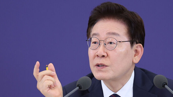 이 대통령 "월드컵 '32강 탈락'&hellip;당황 넘어 황당함 느껴"