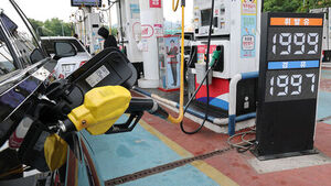 Gasoline Prices at Gas Stations Expected to Drop to 1,900 Won Range This Week... "Likely to Fall by 50 Won Weekly"