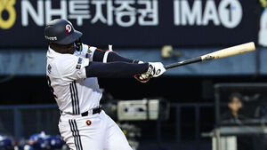 Doosan Bears Release Cameron; Manager Kim Won-hyung Says, "Need Reinforcements at 1st and 3rd Base"