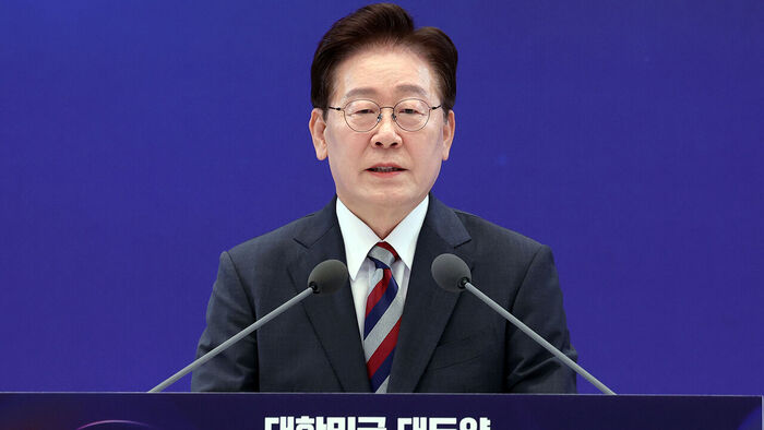 이 대통령 "반도체&middot;AI&middot;데이터센터 삼각축으로 초격차 강국 도약"