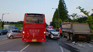 4-Vehicle Pileup in Seo-gu, Incheon Leaves One Seriously Injured